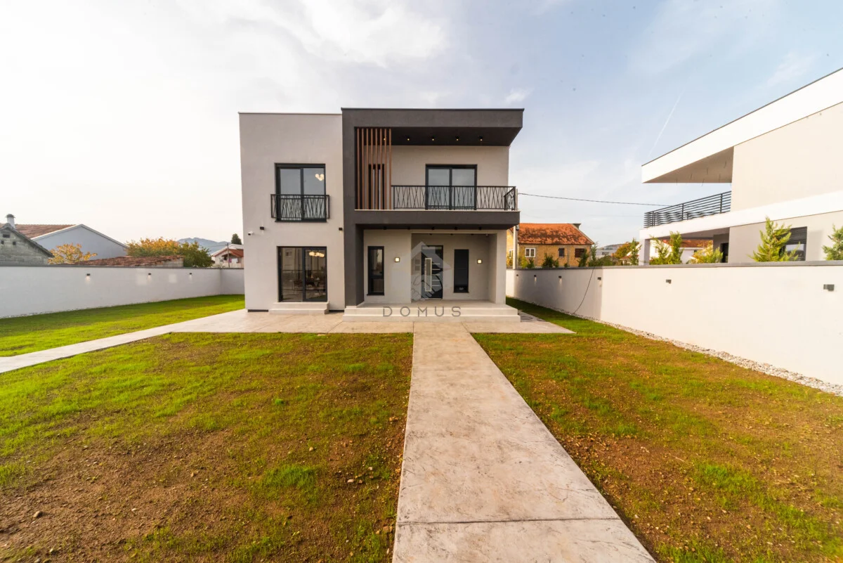 Luksuzna kuća 150m2 na placu 475m2, Gornja Gorica – Podgorica