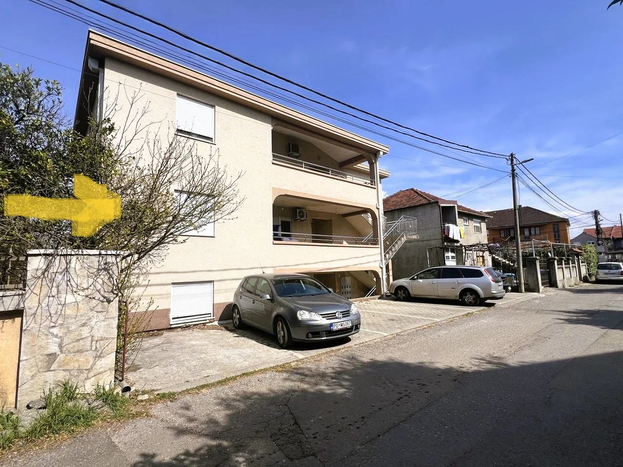 Ugodan, topao jednosoban stan 51 m2 sa parkingom na zelenoj, mirnoj lokaciji u Maslini Podgorica.